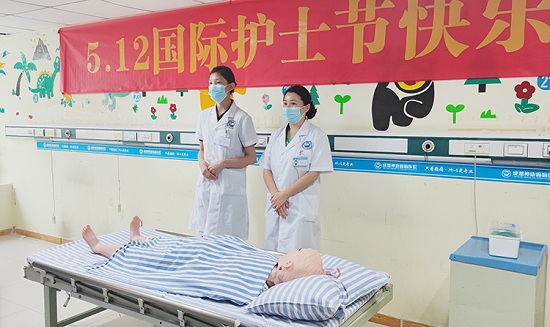 [成都癲癇病醫院]同場競技展風采！護士節，我院成功舉辦心肺復蘇技能大賽